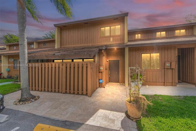 4263 S Pine Island Road, sold in Pine Island Lakes Townhom, Davie, FL