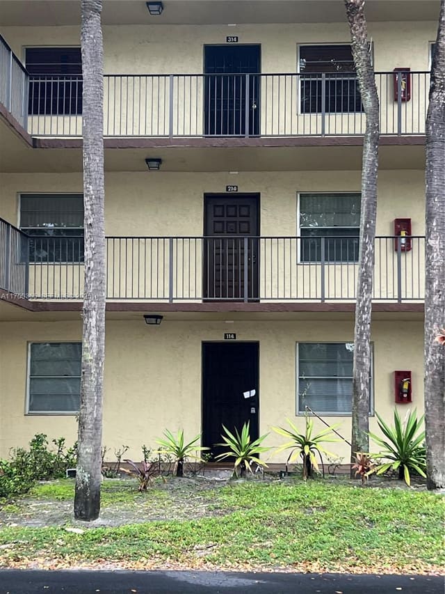 3161 NW 47th Terrace 114, Lauderdale Lakes, FL 33319