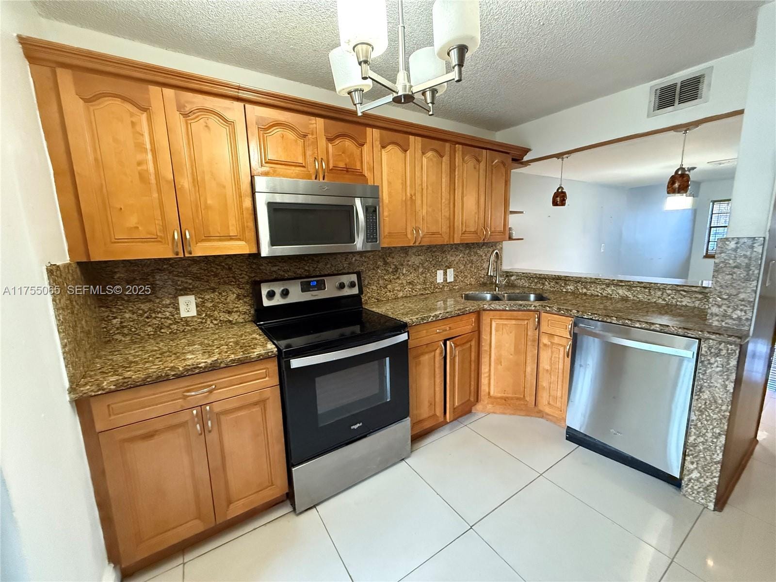 2211 W 52nd Street 211 — photo 11