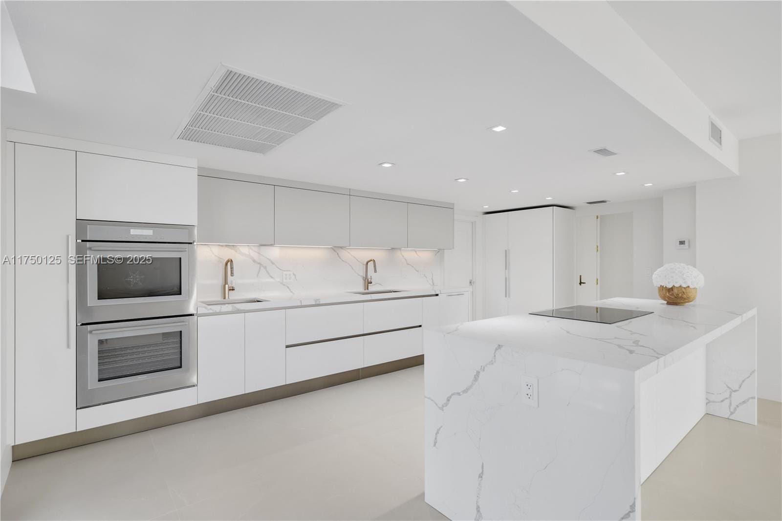 5500 Collins Avenue 802, Miami Beach, FL 33140 photo 2