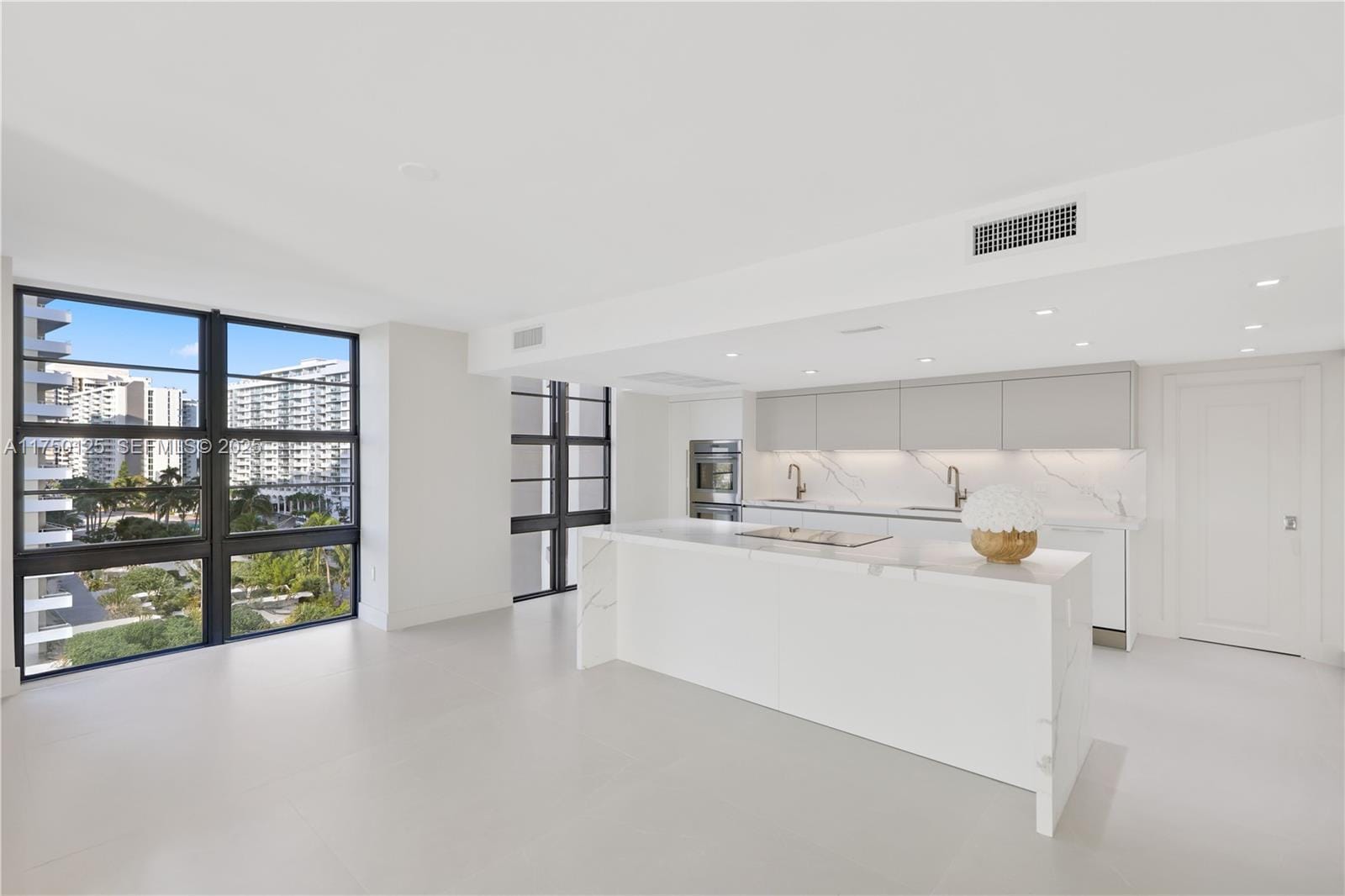 5500 Collins Avenue 802, Miami Beach, FL 33140 photo 4