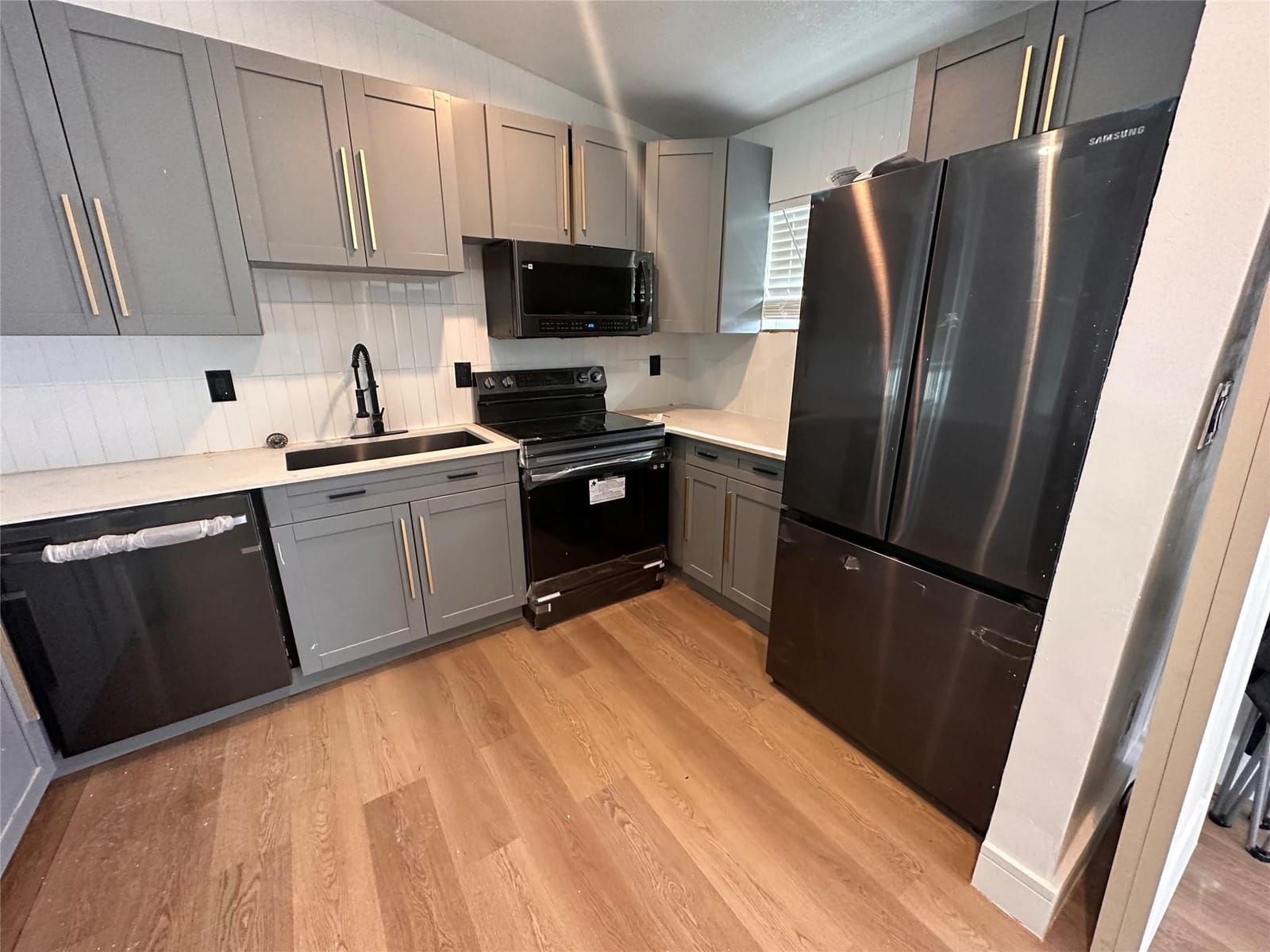 1021 NW 5th Court — photo 3