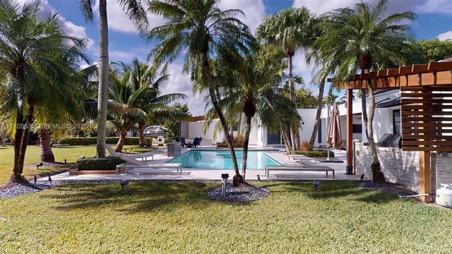 10420 SW 64th Street, sold in Miller Drive Estates, Miami, FL