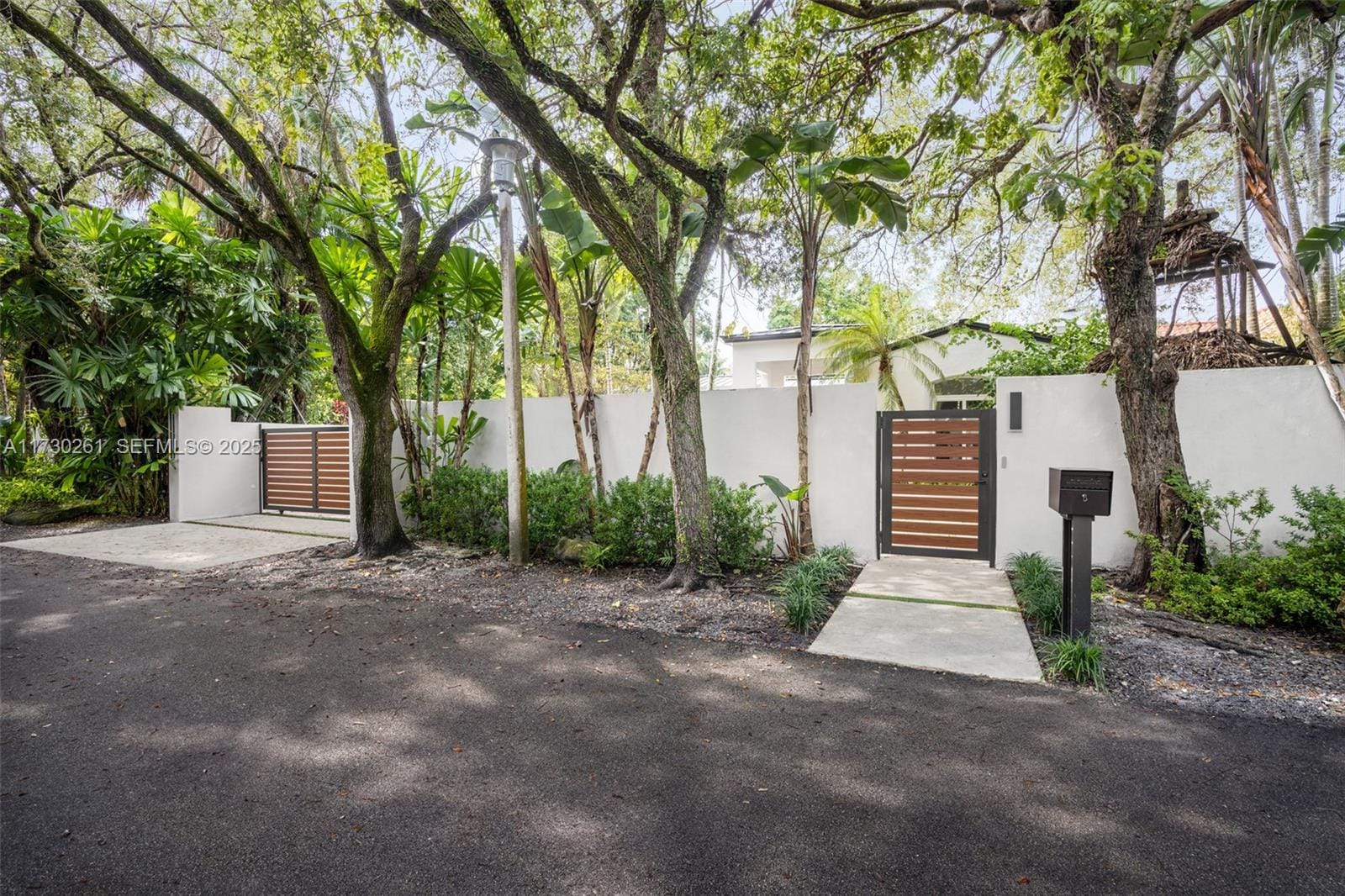 3940 Braganza Avenue — photo 4
