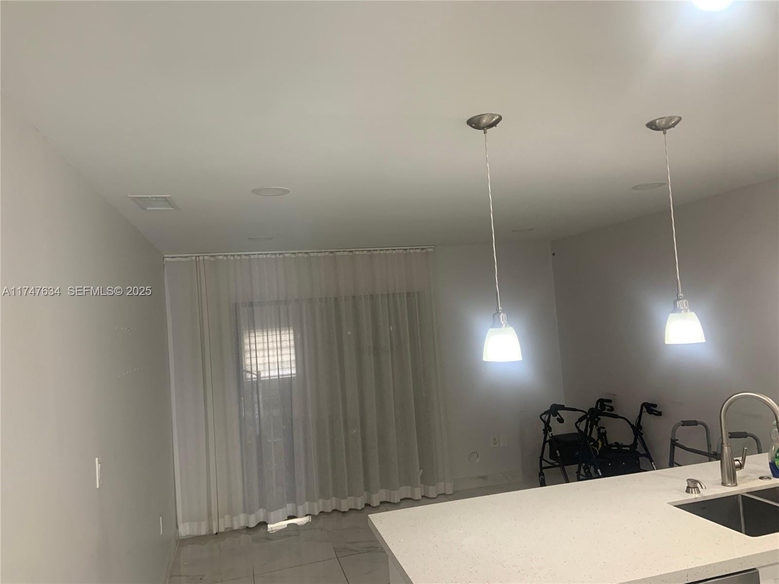 806 W 73rd Place — photo 4