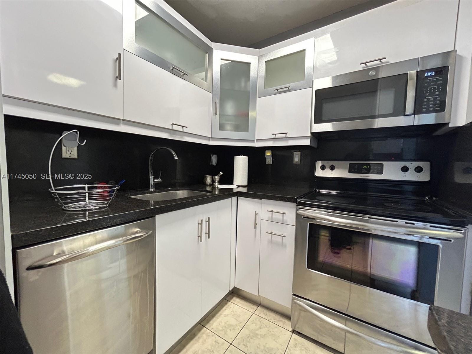 2899 Collins Avenue 533, Miami Beach, FL 33140 photo 17