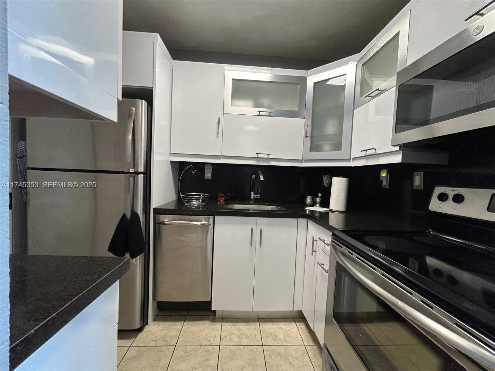 2899 Collins Avenue 533, Miami Beach, FL 33140 photo 3