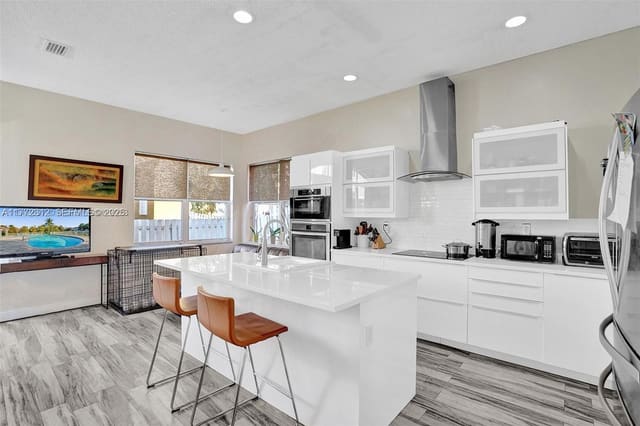 3819 SW 51st Street, Hollywood, FL 33312