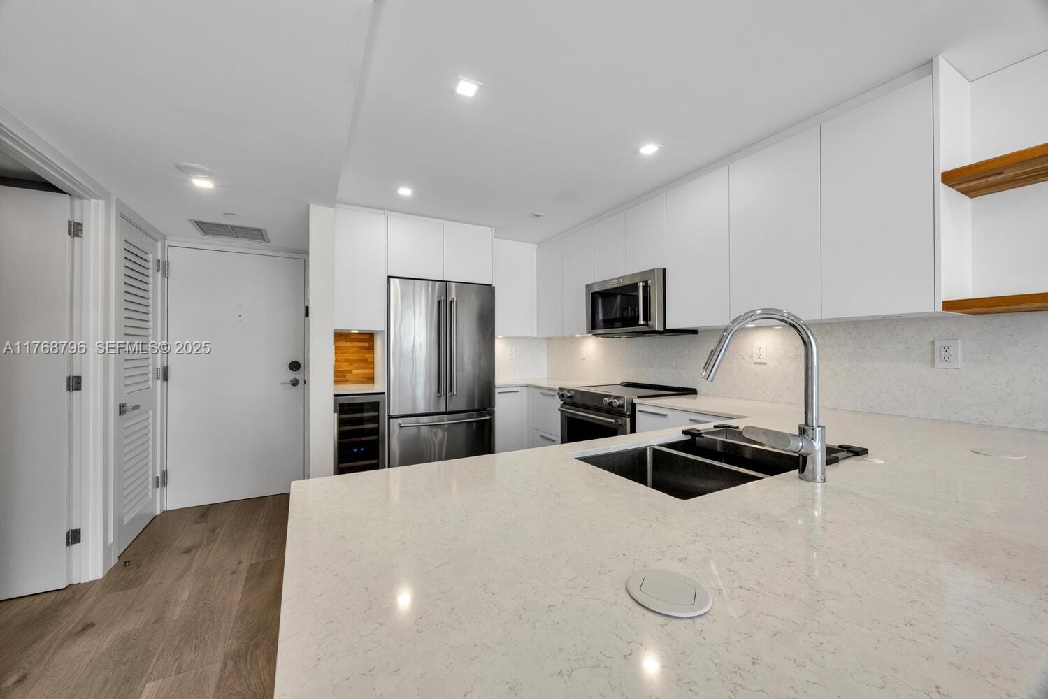 1901 Brickell Avenue B2304, Miami, FL 33129 photo 15