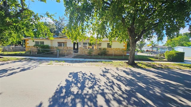 3230 N 23rd Avenue, Hollywood, FL 33020