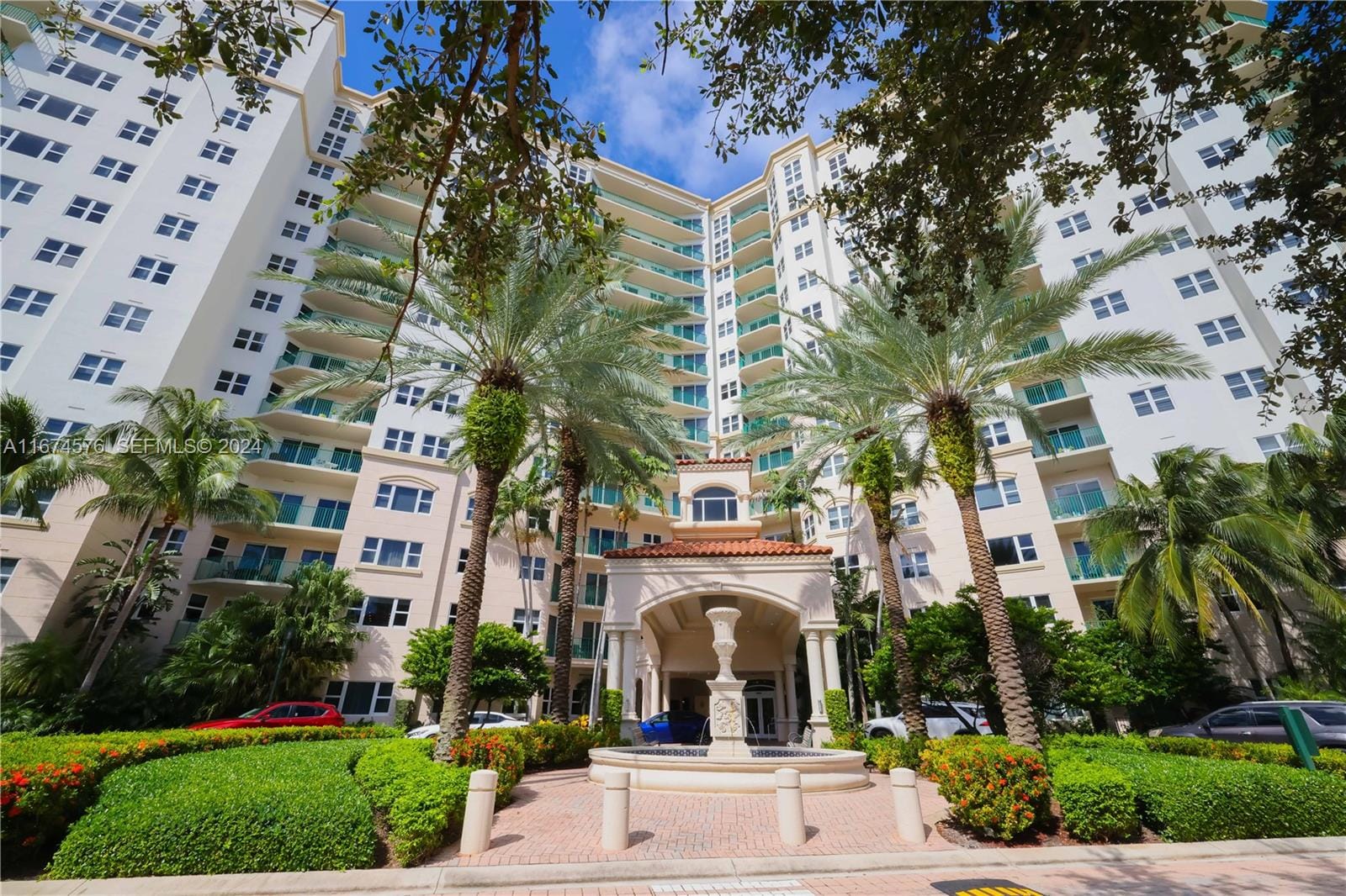 19900 E Country Club Drive 307, Aventura, FL 33180