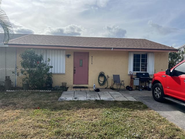 4575 Gladiator Circle, sold in Palm Beach Villas Ii, Greenacres, FL