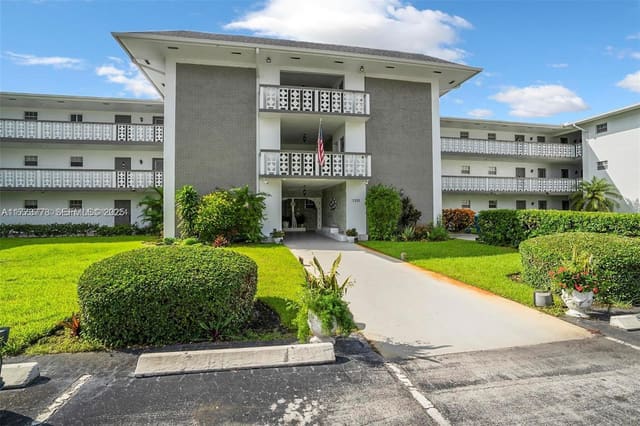 1201 Hillcrest Court 204, Hollywood, FL 33021