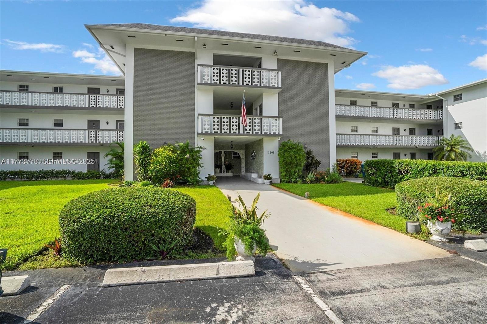 1201 Hillcrest Court 204, Hollywood, FL 33021
