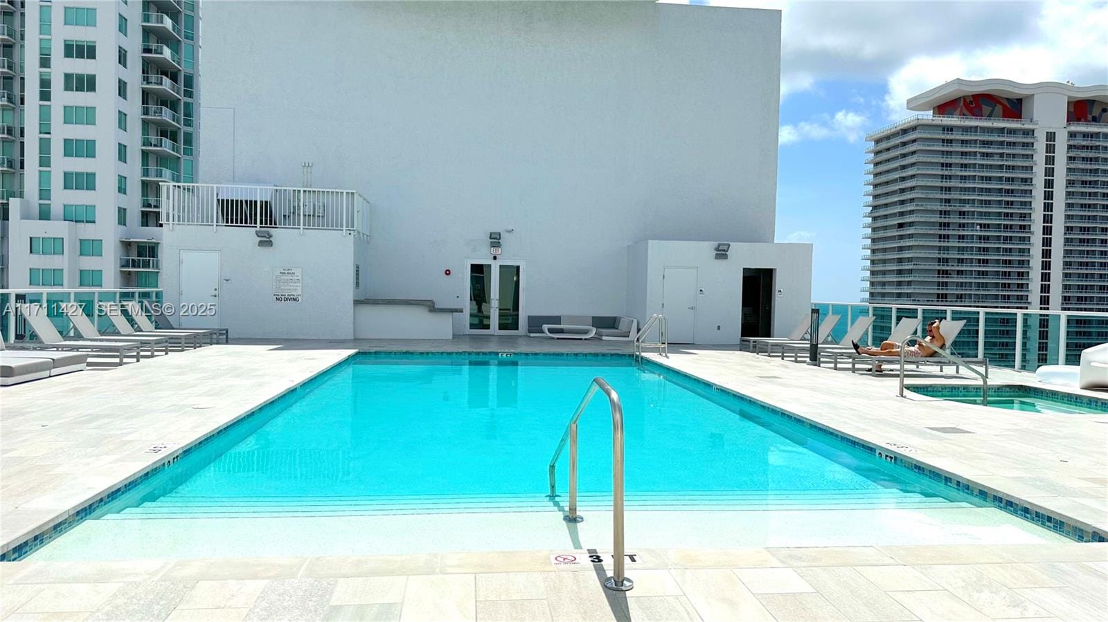 1 bedroom home for sale at 133 2nd, Miami, FL 33132 — $339,000