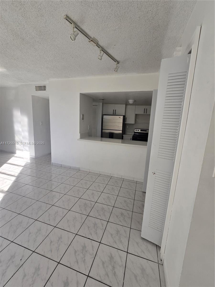 8897 Fontainebleau Boulevard 302, Miami, FL 33172