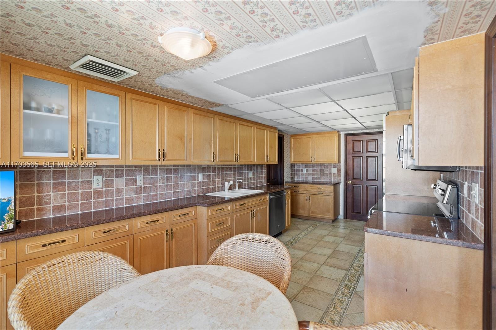 5500 Collins Avenue 2302, Miami Beach, FL 33140 photo 17