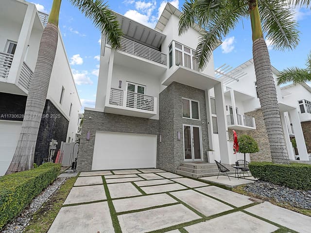 8271 NW 34th Drive, sold in Oasis Park Square At Dora, Doral, FL