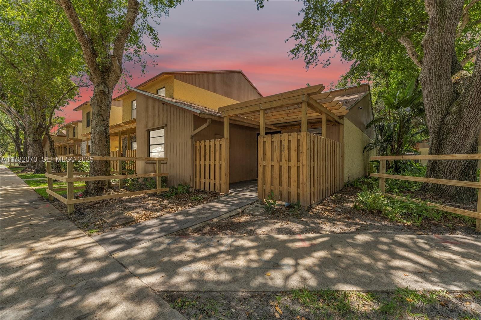 1182 N University Drive, Plantation, FL 33322