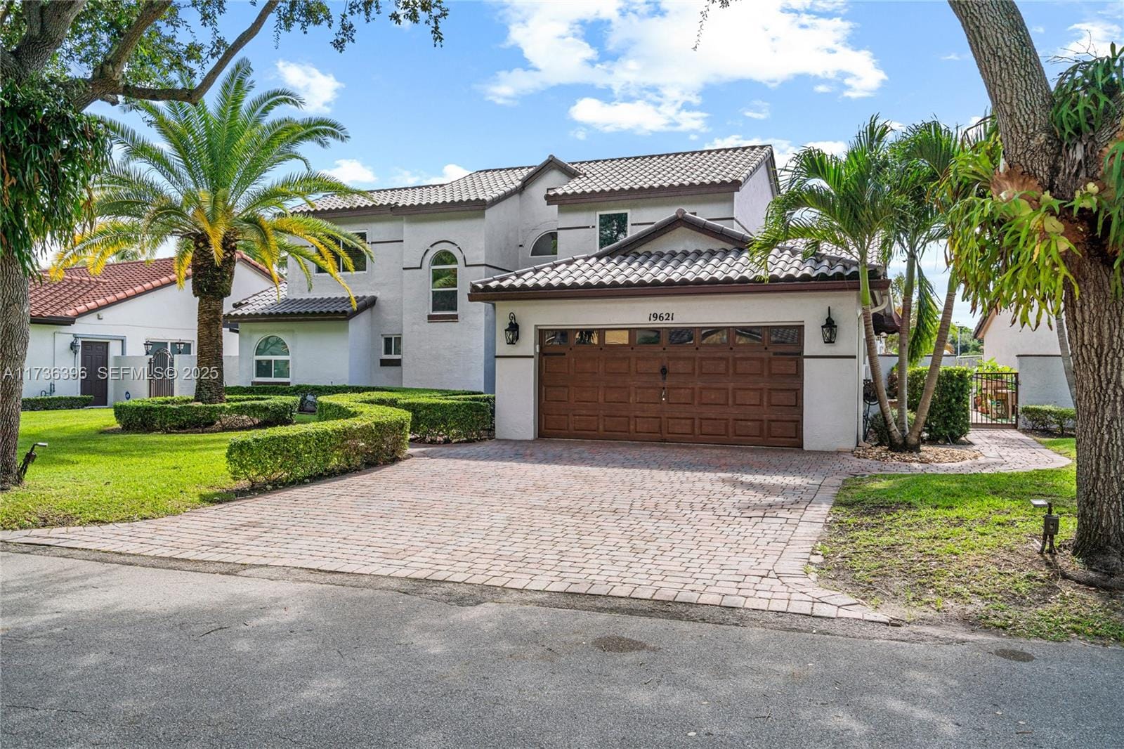 19621 NW 88th Avenue, Hialeah, FL 33018