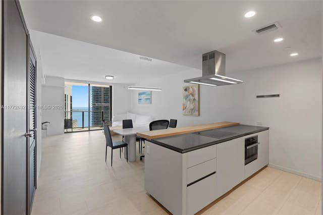 1000 Brickell Plaza 4703, Miami, FL 33131