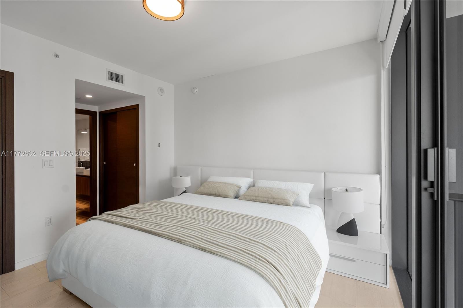 1000 Brickell Plaza 4703, Miami, FL 33131 photo 17