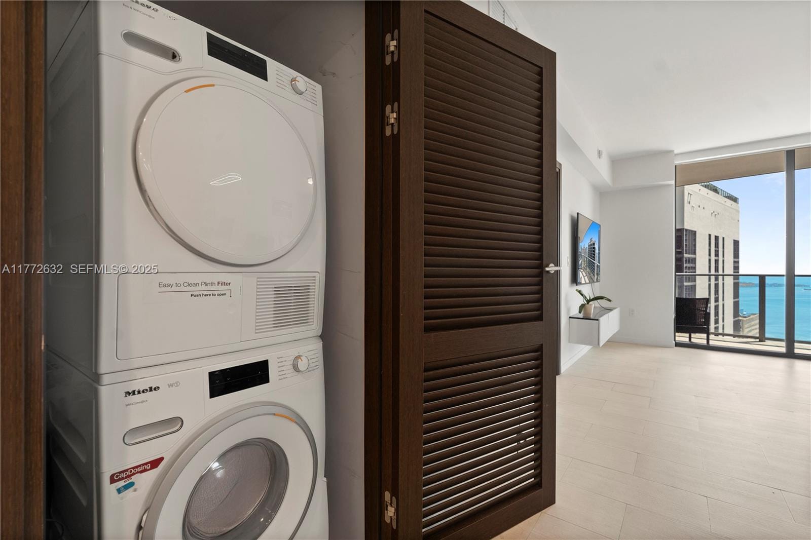 1000 Brickell Plaza 4703, Miami, FL 33131 photo 26
