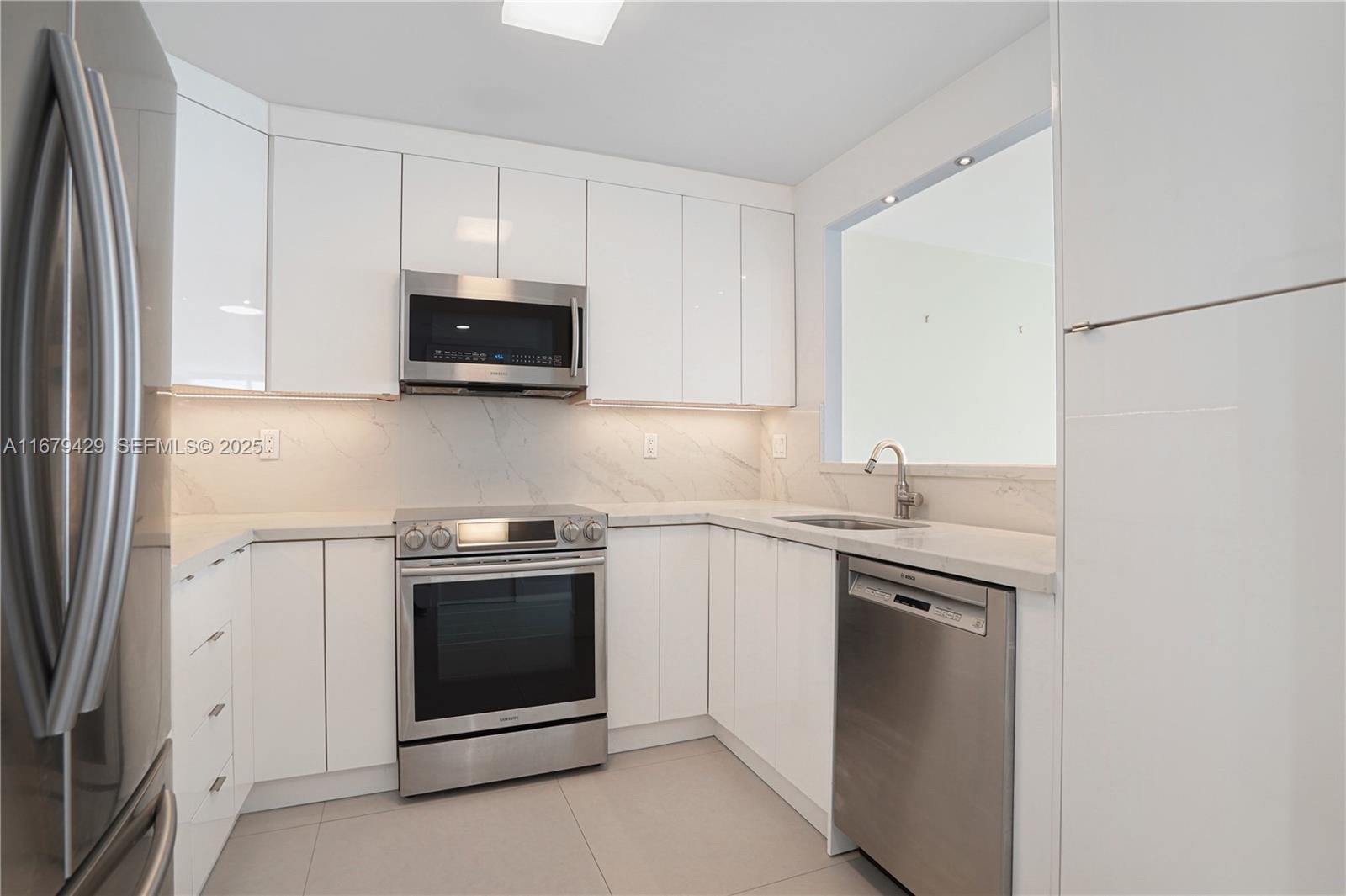8233 Harding Avenue 508, Miami Beach, FL 33141 photo 12
