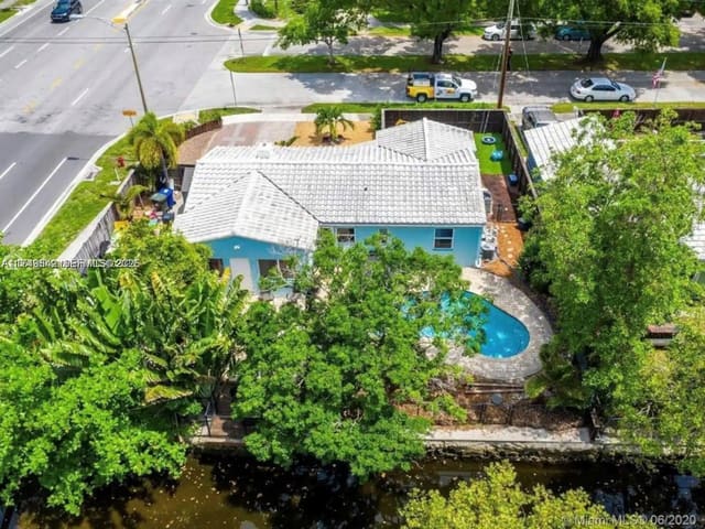 320 SW 11th Court, Fort Lauderdale, FL 33315