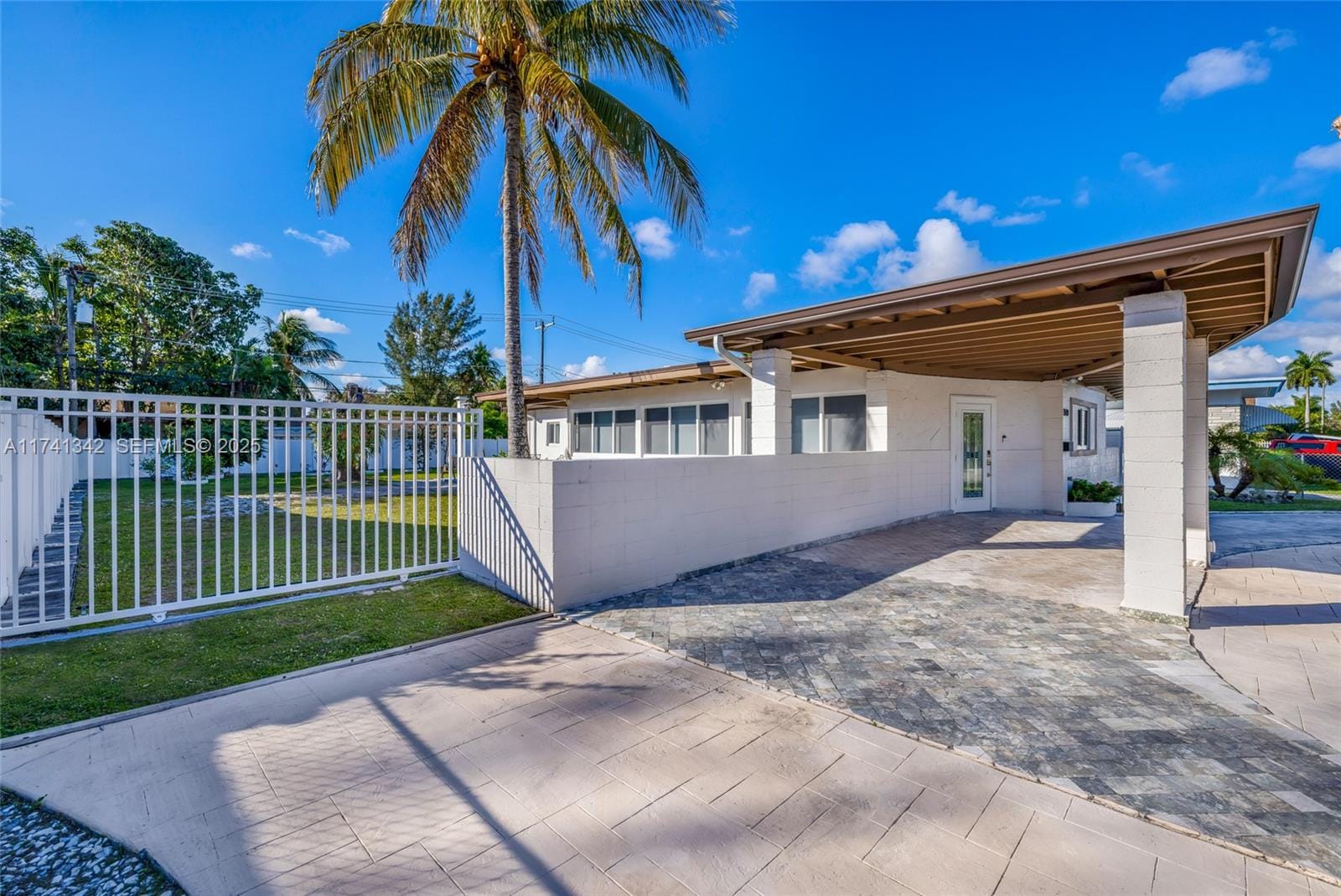1540 NE 118th Street, Miami, FL 33161 photo 2