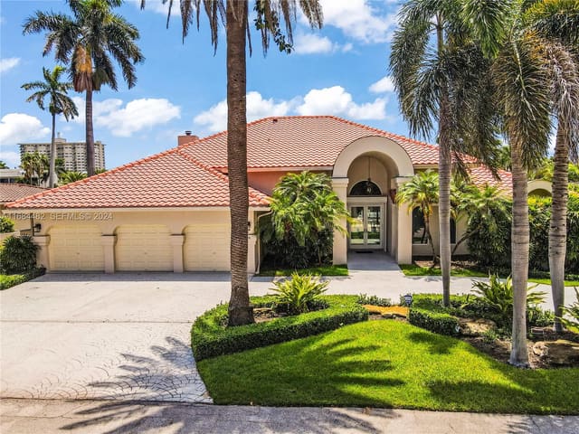 34 Pelican Drive, sold in Pelican Isle, Fort Lauderdale, FL