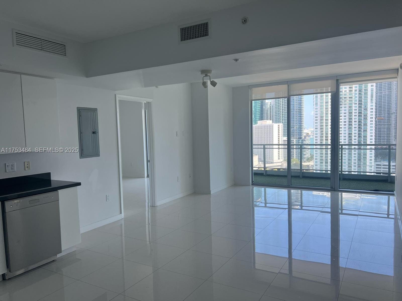 92 SW 3rd Street 2412, Miami, FL 33130 photo 2