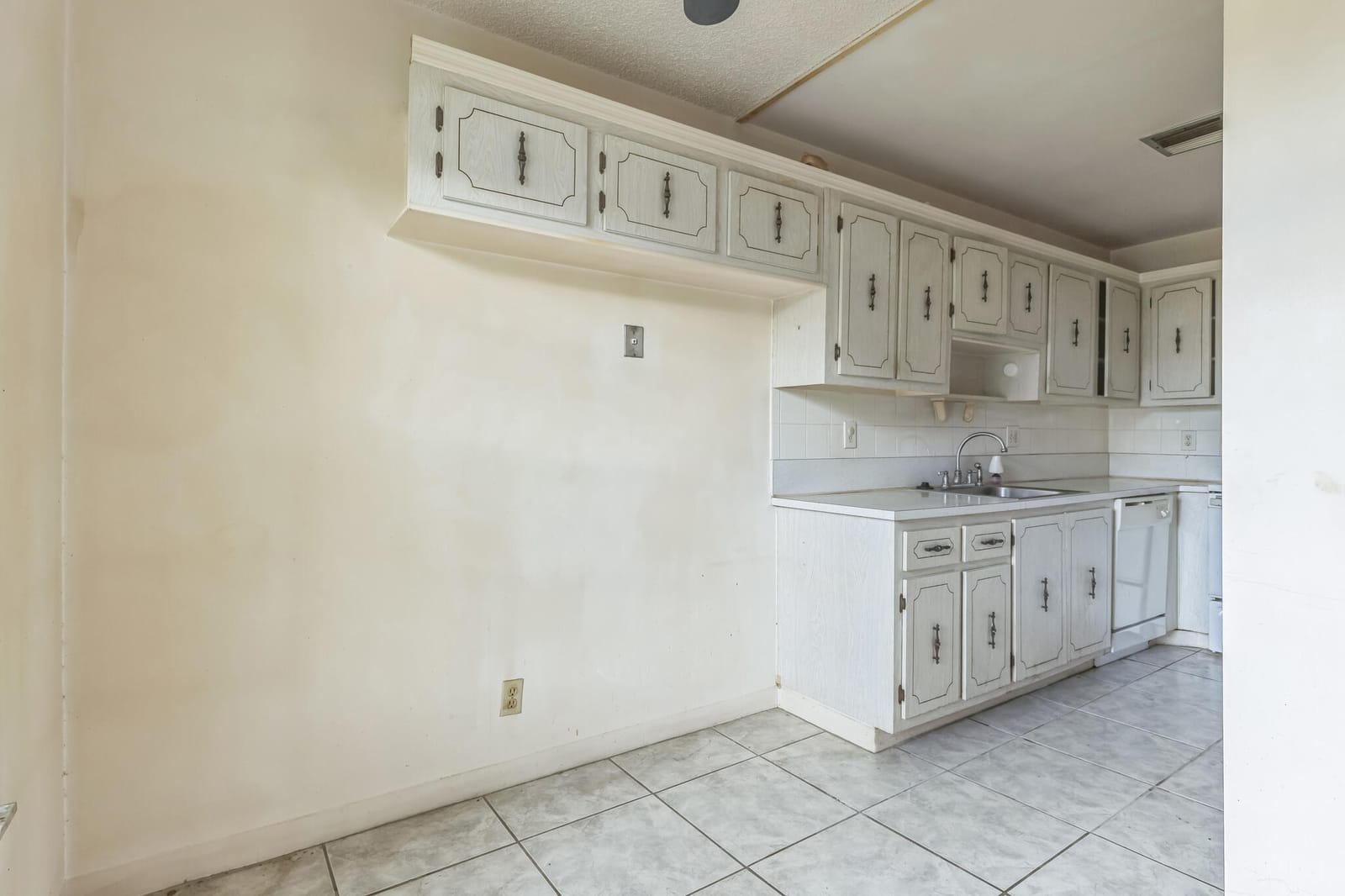 2600 Juniper Drive #102 — photo 12