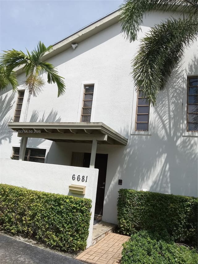 6681 SW 71st Lane 16, sold in Banyans of South Miami, South Miami, FL