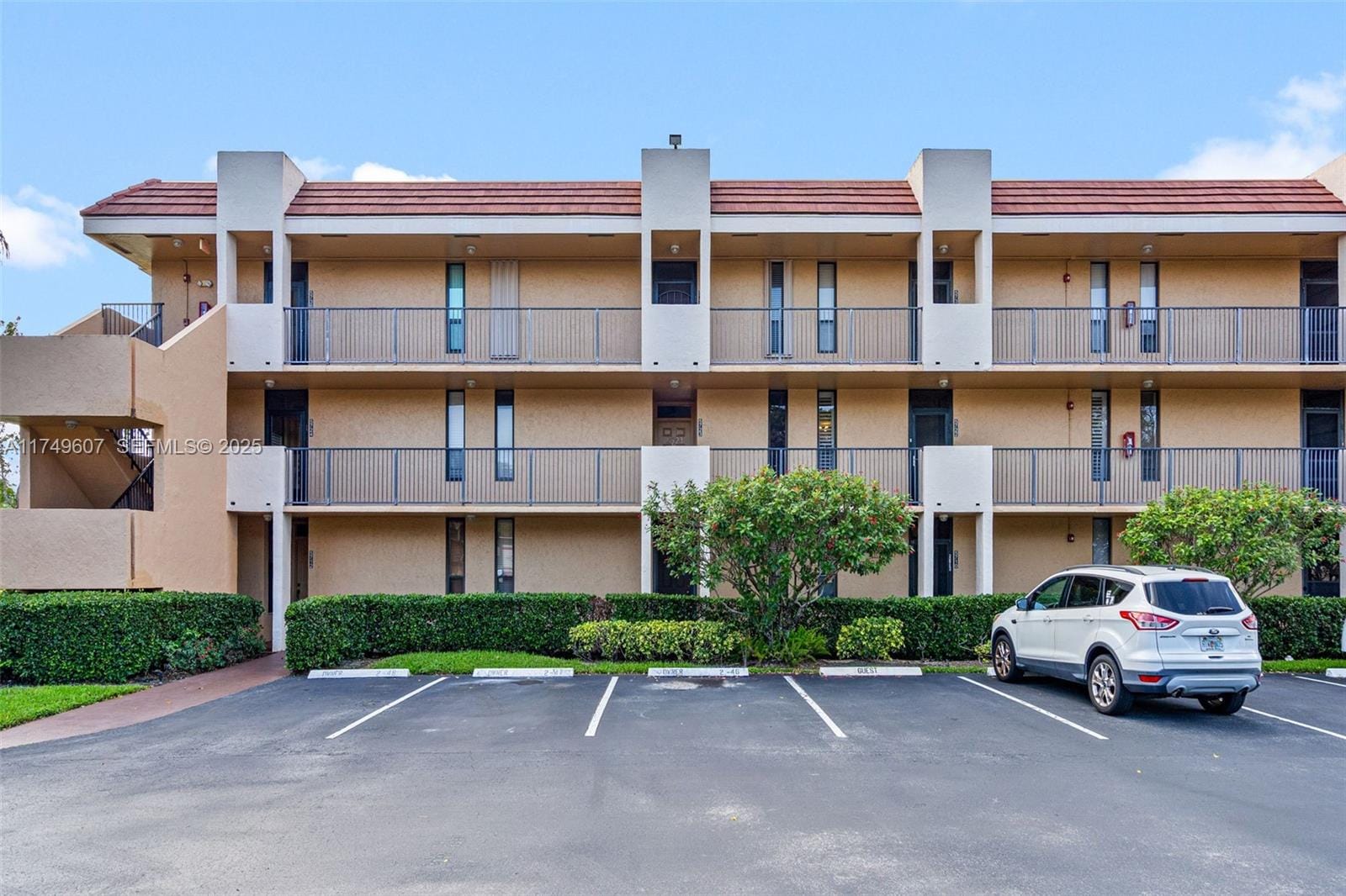 5711 Coral Lake Drive 111, Margate, FL 33063
