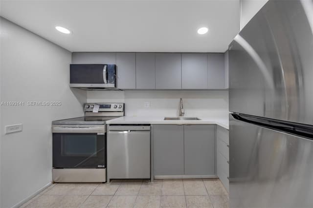 3670 Inverrary Drive 3G, Lauderhill, FL 33319