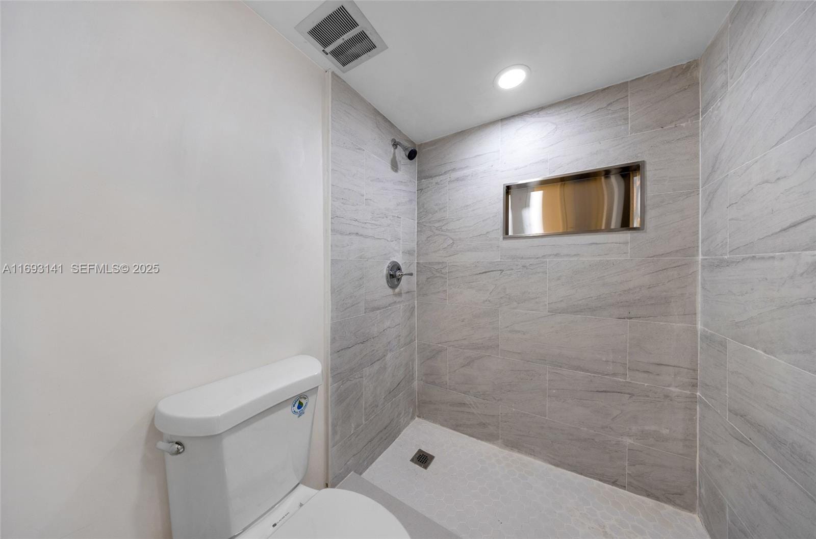 3670 Inverrary Drive 3G, Lauderhill, FL 33319 photo 5