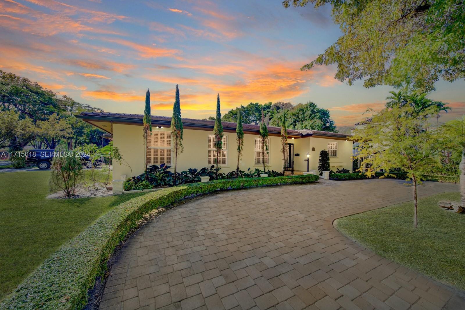 800 Valencia Avenue, Coral Gables, FL 33134 photo 2