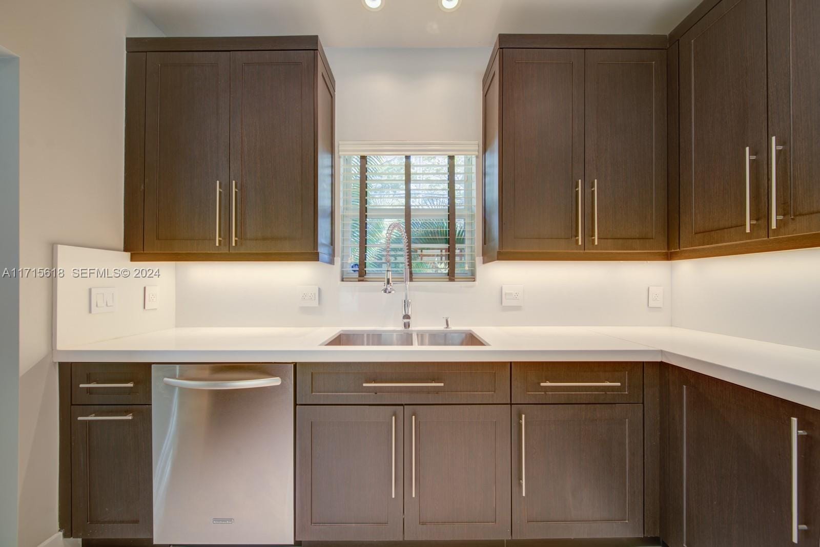 800 Valencia Avenue, Coral Gables, FL 33134 photo 6