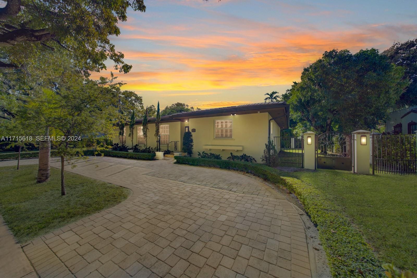 2 bedroom home for sale at 800 Valencia, Coral Gables, FL 33134 — $1,750,000