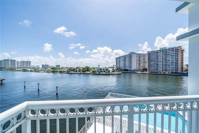 1913 S Ocean Drive 433, Hallandale Beach, FL 33009