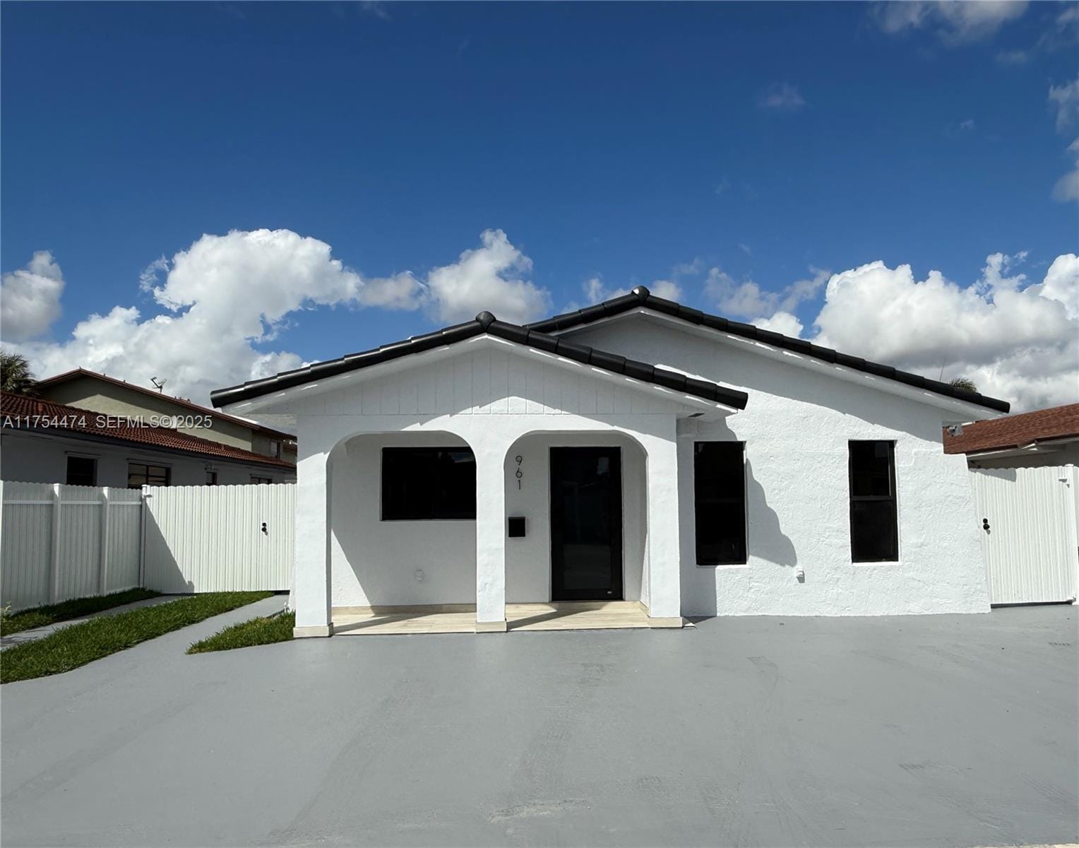 961 W 39th Place, Hialeah, FL 33012 photo 1