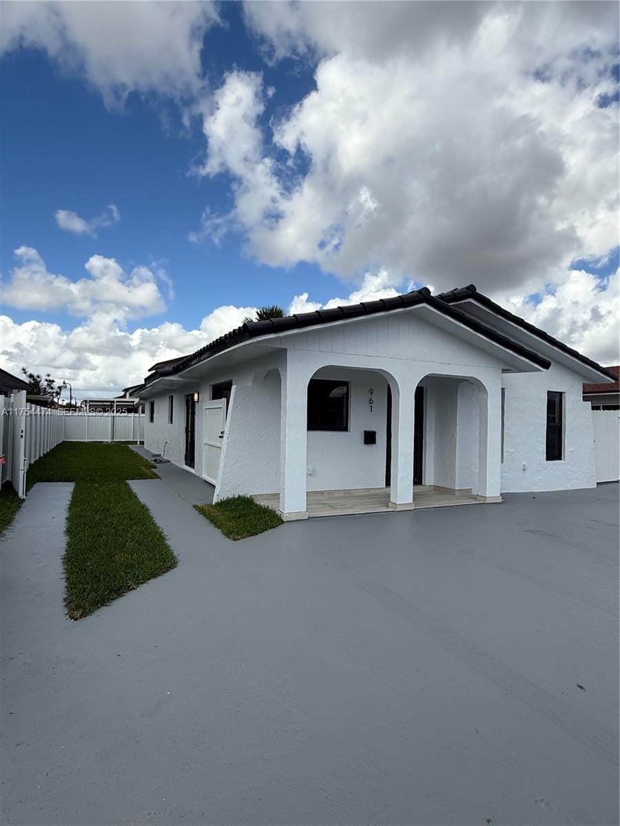 961 W 39th Place, Hialeah, FL 33012 photo 2