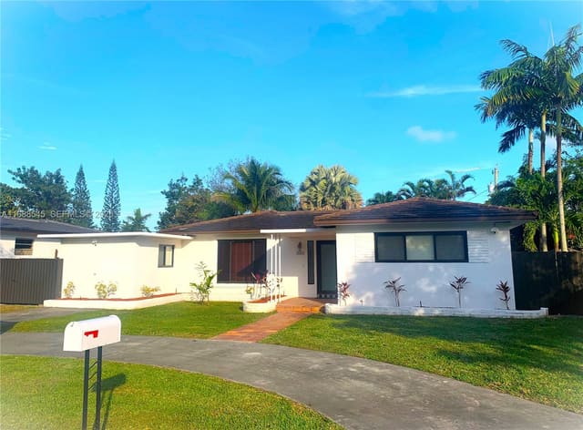 10825 Peachtree Drive, Miami, FL 33161