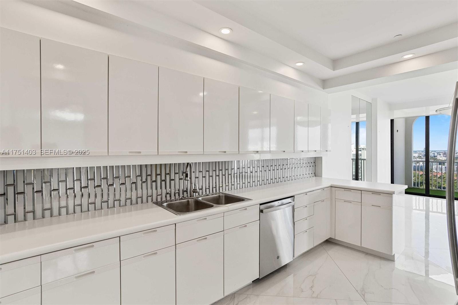 2000 Island Boulevard PH-5, Aventura, FL 33160 photo 10