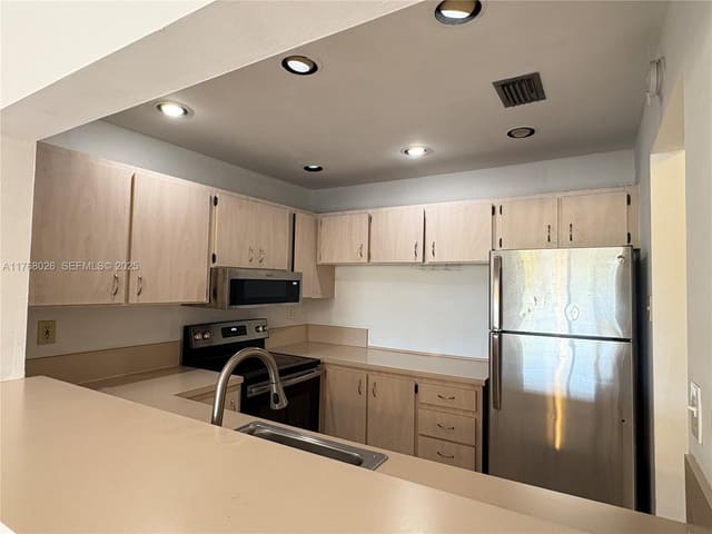 15481 SW 81st Cir Lane 76, sold in Tennis View, Miami, FL