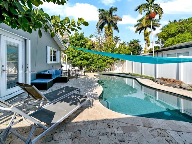 1507 Garfield Street, sold in Hollywood Place, Hollywood, FL