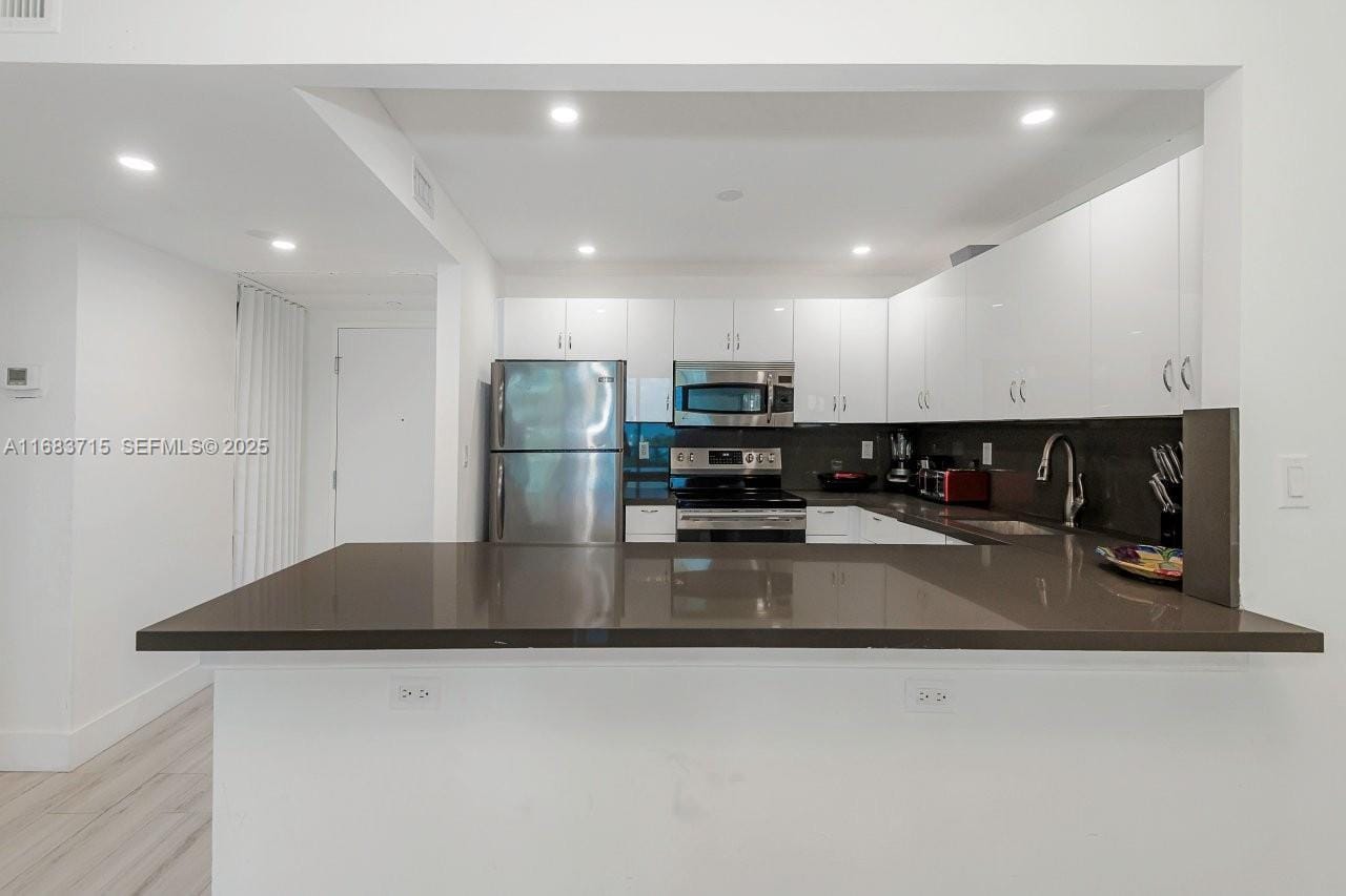 2301 Collins Avenue 534 — photo 11