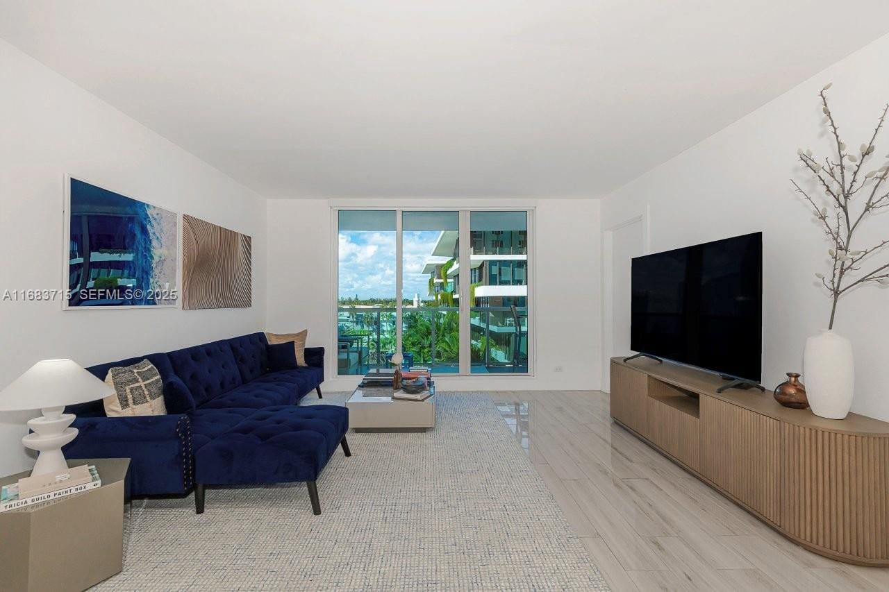 2301 Collins Avenue 534 — photo 4