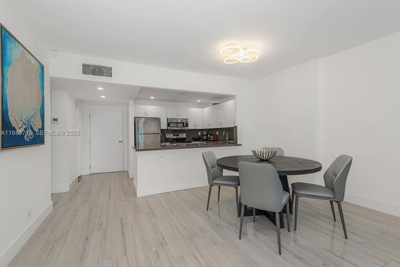2301 Collins Avenue 534 — photo 8